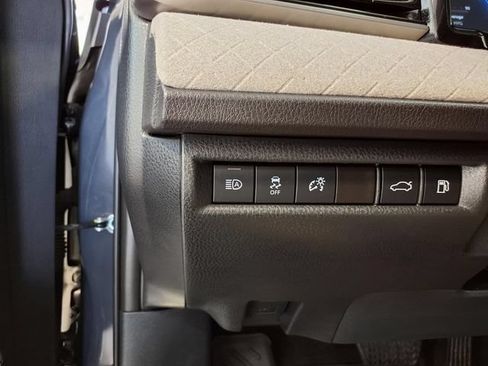 Used 2025 Toyota Camry XLE FWD image 15