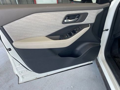 Certified 2023 Nissan Rogue SV FWD image 9