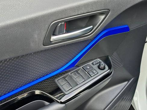 Used 2020 Toyota C-HR XLE FWD image 14