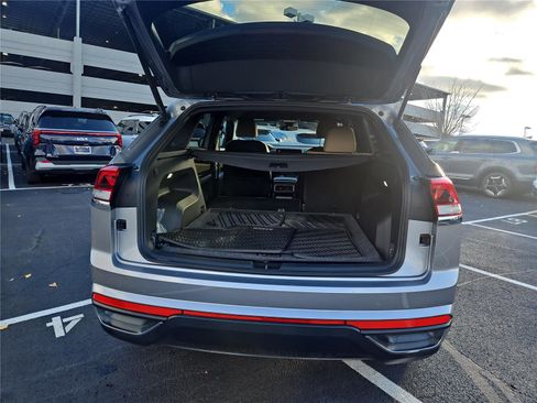 Certified 2024 Volkswagen Atlas Cross Sport SE image 5