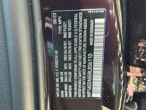 Certified 2024 Porsche Macan S AWD/4WD image 29