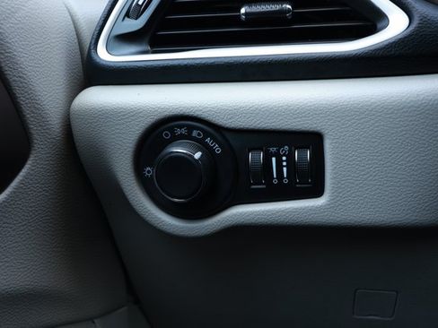 Used 2023 Chrysler Voyager LX FWD image 15