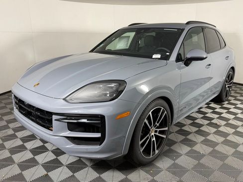 New 2026 Porsche Cayenne GTS image 1