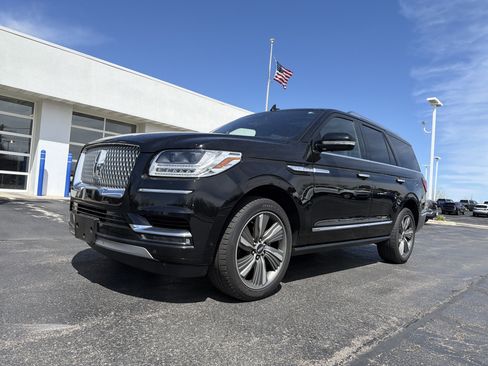 Used 2019 Lincoln Navigator Reserve AWD/4WD image 2