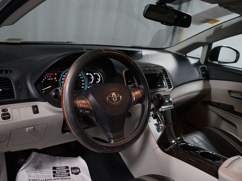 Used 2010 Toyota Venza FWD image 7