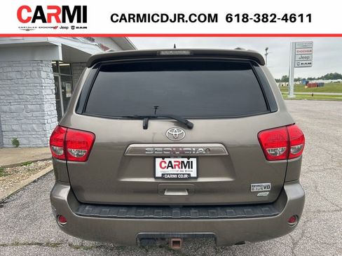 Used 2016 Toyota Sequoia SR5 AWD/4WD image 6