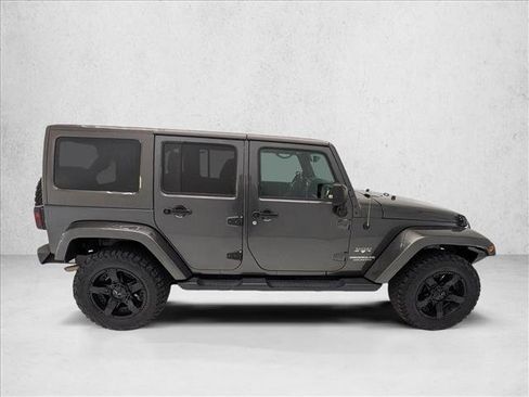Used 2017 Jeep Wrangler Unlimited Sahara w/ Connectivity Group AWD/4WD image 4