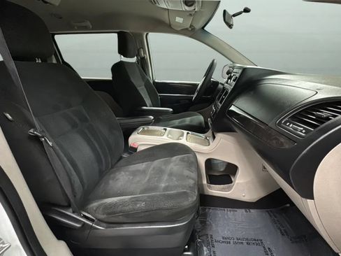Used 2015 Dodge Grand Caravan SXT FWD image 22