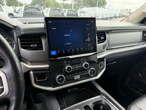 Used 2024 Ford Expedition XLT RWD image 21