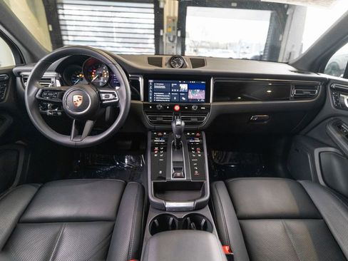 Certified 2025 Porsche Macan AWD/4WD image 15