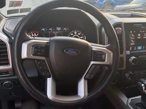 Used 2017 Ford F150 Lariat w/ Equipment Group 502A Luxury AWD/4WD image 18
