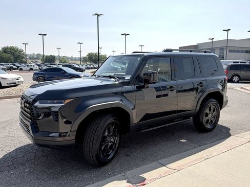Used 2024 Lexus GX 550 AWD/4WD image 4