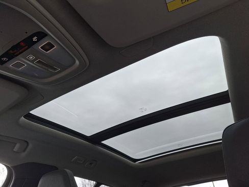 Certified 2023 Volvo XC40 B5 Ultimate w/ Climate Package image 15