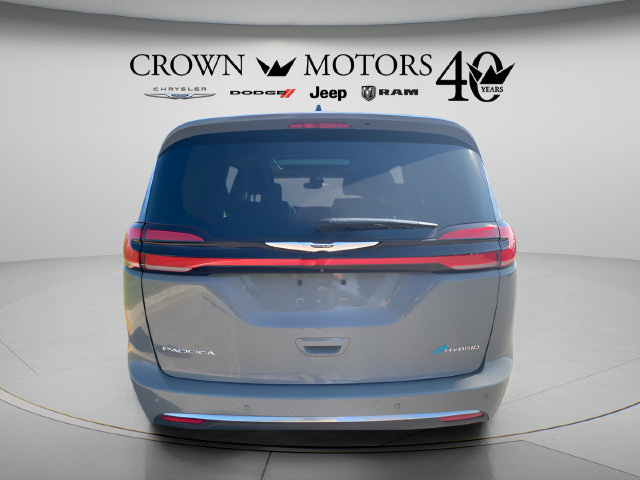 Used 2023 Chrysler Pacifica Limited FWD image 4