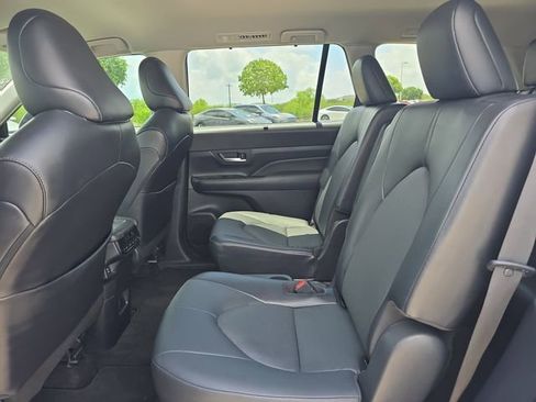 Used 2024 Toyota Grand Highlander AWD image 16