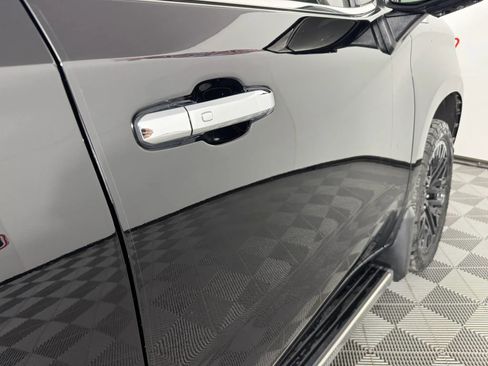 Used 2020 Chevrolet Silverado 1500 High Country w/ Technology Package image 34