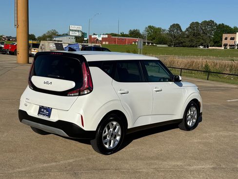 Used 2024 Kia Soul LX w/ Option Group 015 FWD image 5
