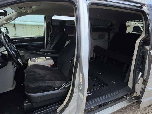 Used 2011 Dodge Grand Caravan Mainstreet w/ PWR Convenience Group FWD image 8