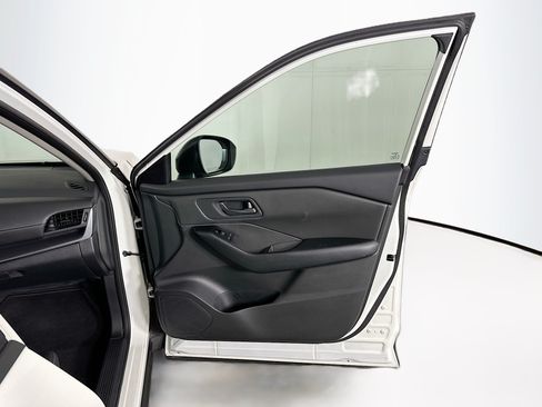 Used 2024 Nissan Rogue S AWD/4WD image 30
