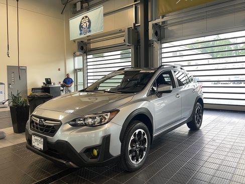 Used 2022 Subaru Crosstrek 2.0i Premium AWD/4WD image 3