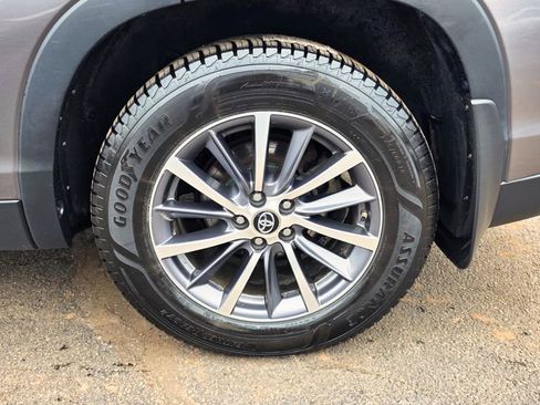 Used 2019 Toyota Highlander XLE image 57