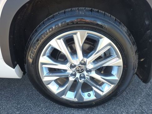 Used 2022 Toyota Highlander Limited image 7