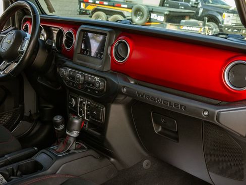 Used 2019 Jeep Wrangler Unlimited Rubicon AWD/4WD image 10
