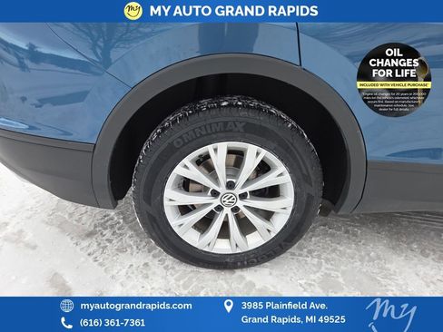 Used 2020 Volkswagen Tiguan S w/ 3rd Row Seat Package image 41