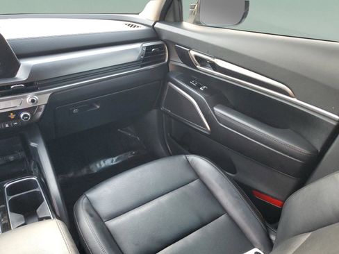 Used 2023 Kia Telluride LX image 13