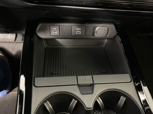 New 2026 Toyota Prius Plug-In Hybrid FWD image 19