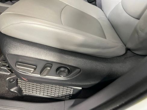 Used 2023 Toyota Sienna XLE image 22