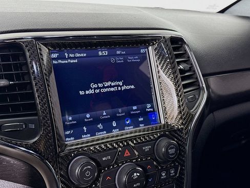 Used 2018 Jeep Grand Cherokee Laredo AWD/4WD image 16