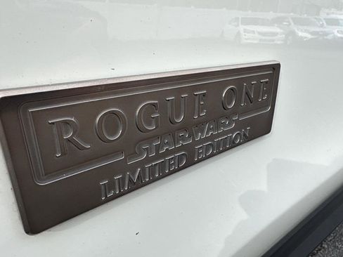 Used 2017 Nissan Rogue SV image 11