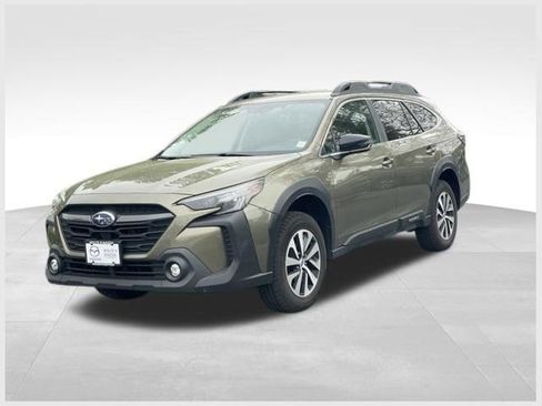 Used 2025 Subaru Outback Premium AWD/4WD image 1