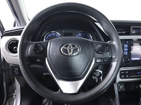 Used 2018 Toyota Corolla LE w/ Carpet Mat Package (TMS) FWD image 11