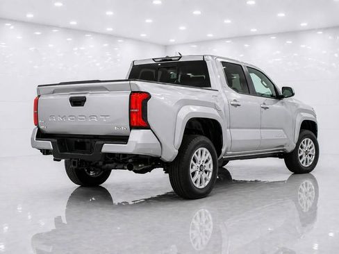 Used 2025 Toyota Tacoma SR5 AWD/4WD image 5