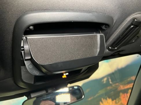 Used 2025 Subaru Forester Premium AWD/4WD image 45