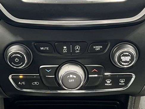 Used 2019 Jeep Cherokee Latitude Plus image 22