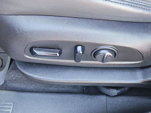 Used 2019 Chevrolet Equinox LT image 21