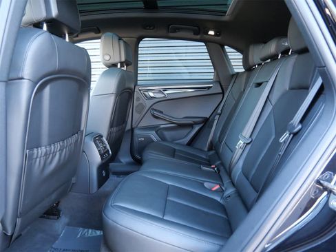 Certified 2026 Porsche Macan image 11