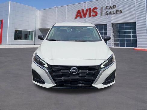 Used 2025 Nissan Altima 2.5 SV FWD image 10