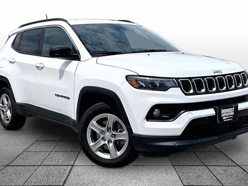 Used 2024 Jeep Compass Latitude AWD/4WD image 2