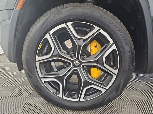 Used 2024 Rivian R1S Adventure image 9