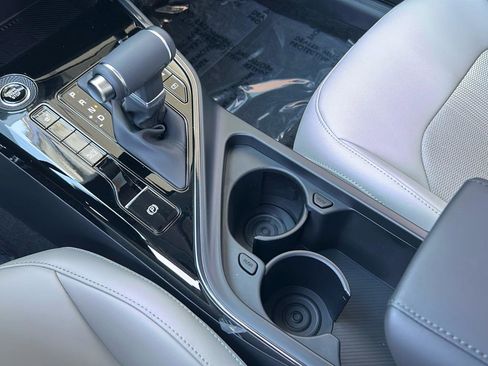 New 2025 Kia Niro EX image 24