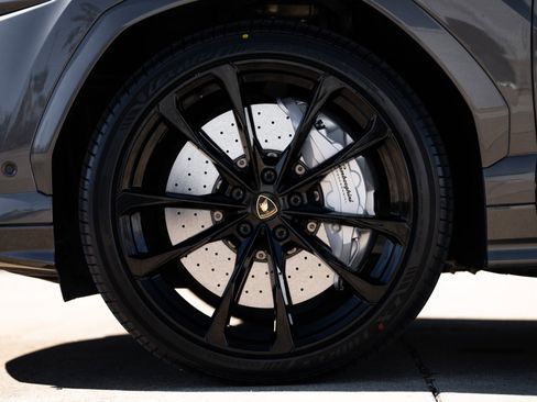Used 2021 Lamborghini Urus image 39