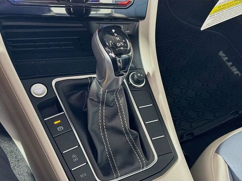 New 2025 Volkswagen Jetta SE image 17