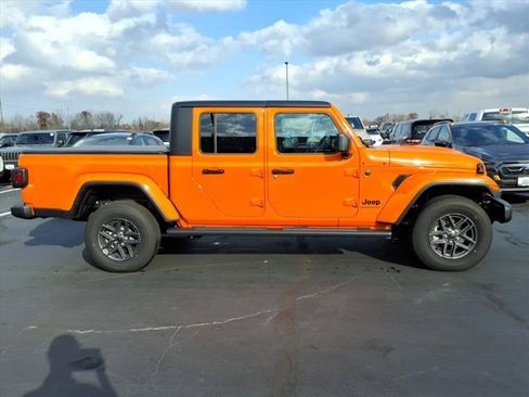 New 2025 Jeep Gladiator Sport image 17