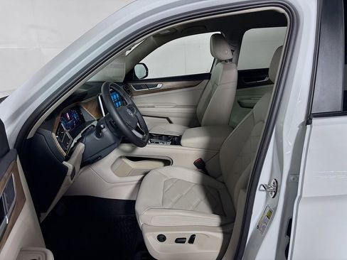 New 2025 Volkswagen Atlas SE image 11