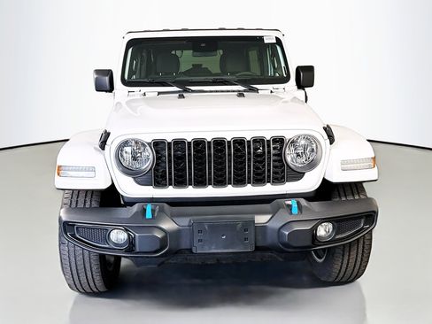 Used 2024 Jeep Wrangler Unlimited w/ Convenience Group AWD/4WD image 2