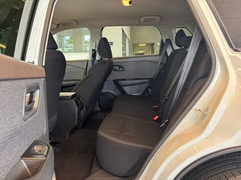 Used 2023 Nissan Rogue S AWD/4WD image 26